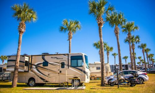 Motorhomes parked at Orlando Southwest KOA in Davenport