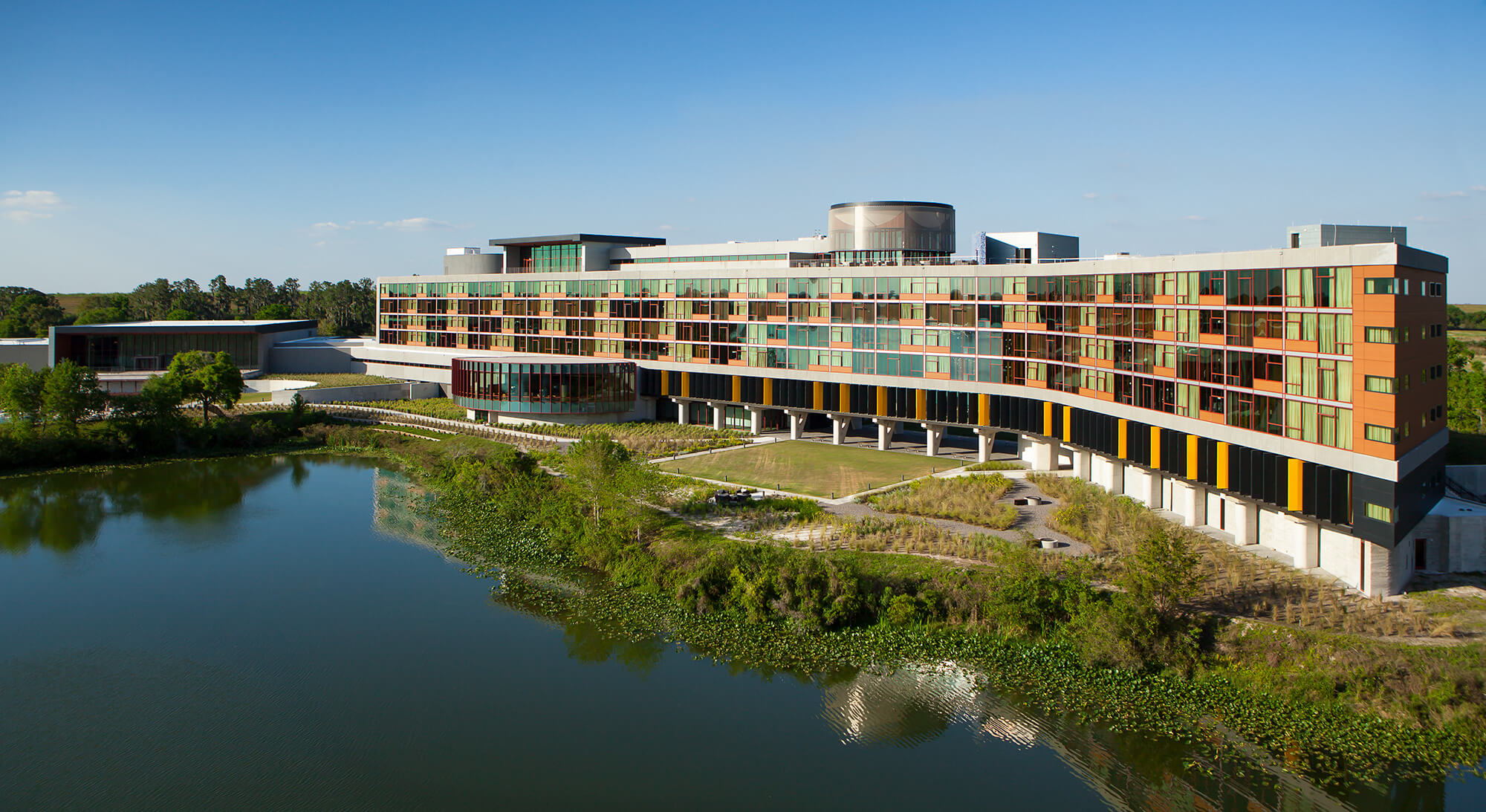 Exterior image of lakeside Lodge at Streamsong Resort in Central Florida