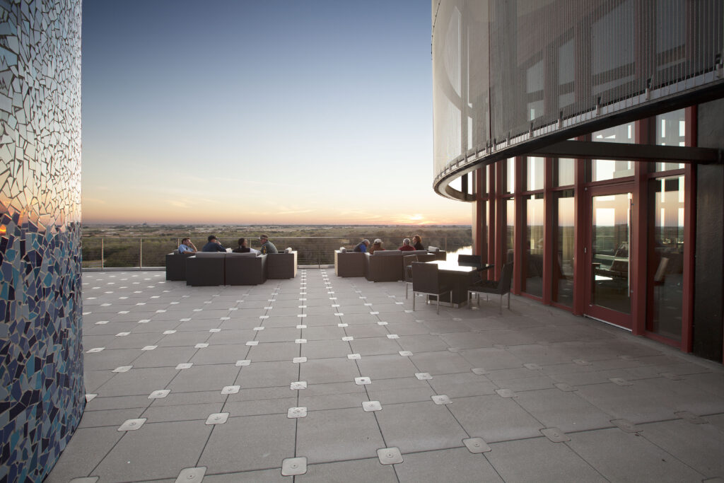 outdoor patio at Rooftop 360 at Streamsong Resort