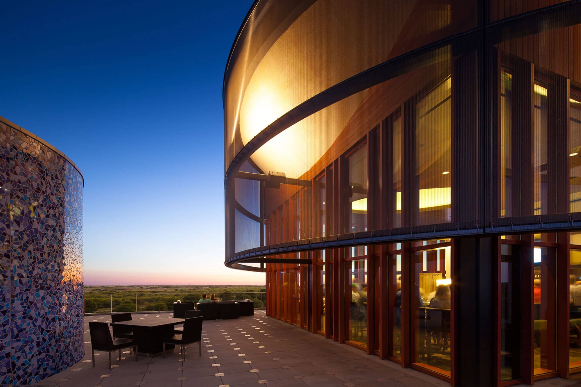 Terrace seating area during sunset at Fragmentary Blue at Streamsong Resort