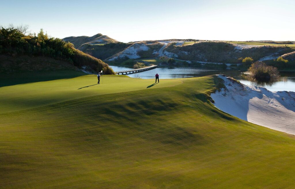 2 people on green at Streamsong Resort, a Central Florida experience you don’t want to miss