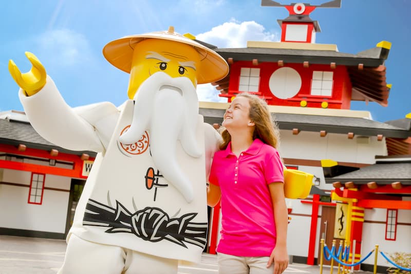 Girl with Sensei Wu at LEGO NIJAGO DAYS