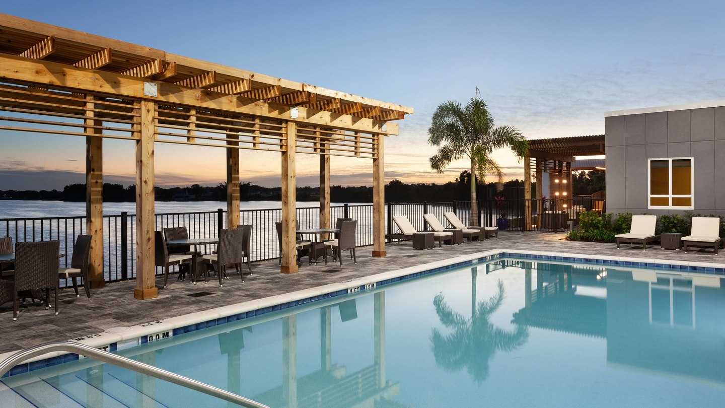 Lakefront pool at the Courtyard by Marriott Winter Haven