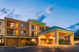 Exterior image of Courtyard by Marriott Lakeland