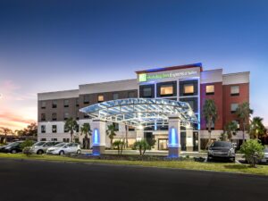 Exterior image of holiday inn express and suites in lakeland