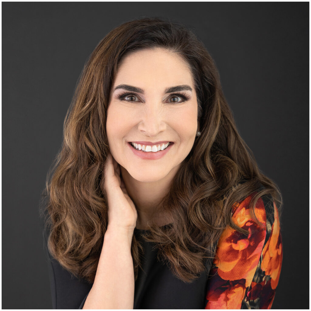 Ruthelise Holmquist headshot