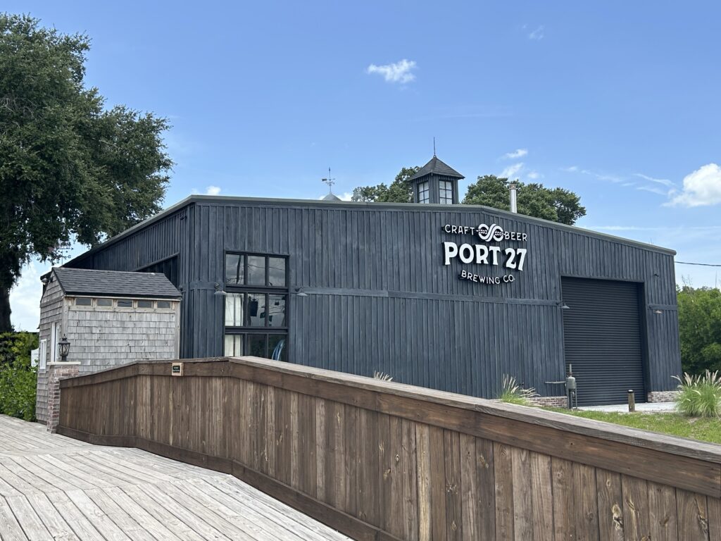 Port 27 exterior